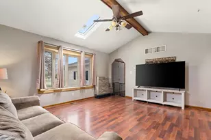 292 Streamwood Dr, Valparaiso, IN 46383 - Photo 5