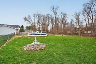 292 Streamwood Dr, Valparaiso, IN 46383 - Photo 23