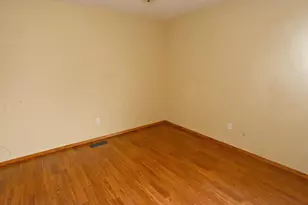 3621 Kingsway Dr, Crown Point, IN 46307 - Photo 9