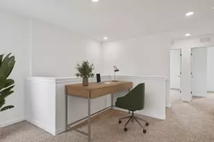 557 Cressmoor Blvd, Hobart, IN 46342 - Photo 9