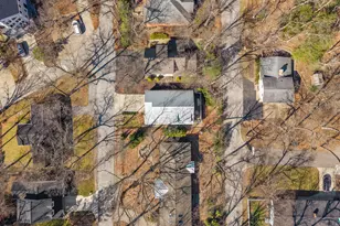 329 Maplewood Dr, Michigan City, IN 46360 - Photo 3