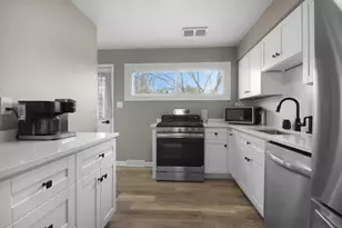 9047 Pettit Dr, Highland, IN 46322 - Photo 7