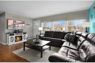 9047 Pettit Drive, Highland, IN 46322 - Photo 3