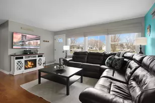 9047 Pettit Dr, Highland, IN 46322 - Photo 3