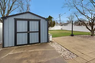 9047 Pettit Dr, Highland, IN 46322 - Photo 15