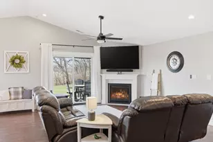 823 11th St SW, Demotte, IN 46310 - Photo 13