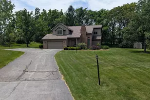 158 York Cir, Valparaiso, IN 46385 - Photo 1
