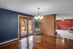 2445 Woodlane Dr, Merrillville, IN 46410 - Photo 7