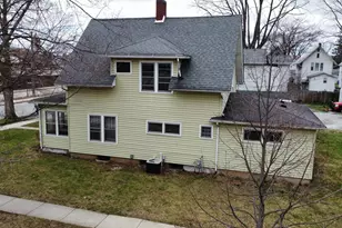 1011 Jackson St, La Porte, IN 46350 - Photo 3