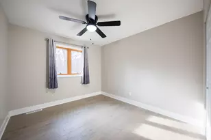 4710 Oaklane Dr, Griffith, IN 46319 - Photo 9