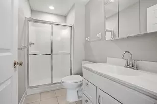 2711 Georgetowne Dr, Highland, IN 46322 - Photo 5