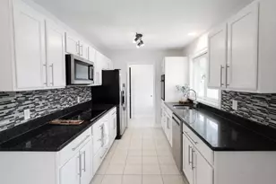 108 Meadowlark Ln, La Porte, IN 46350 - Photo 5