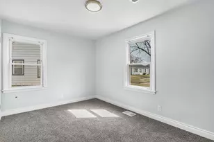 423 176th Ct, Hammond, IN 46324 - Photo 9