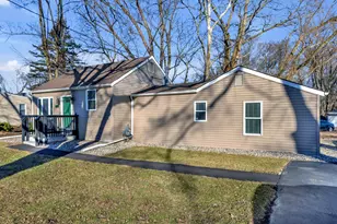 1735 S Fairbanks St, Griffith, IN 46319 - Photo 3