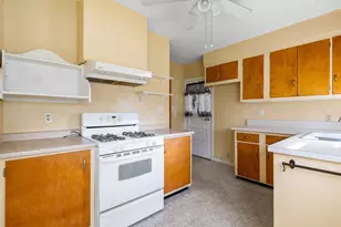 907 W 12th St, La Porte, IN 46350 - Photo 11