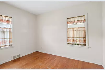 907 W 12th Street, La Porte, IN 46350 - Photo 17