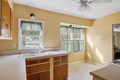 907 W 12th Street, La Porte, IN 46350 - Photo 9