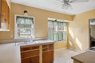 907 W 12th St, La Porte, IN 46350 - Photo 9