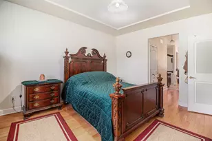 9011 Park Valley Ct, Hobart, IN 46342 - Photo 17