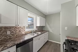 947 N Wood St, Griffith, IN 46319 - Photo 9