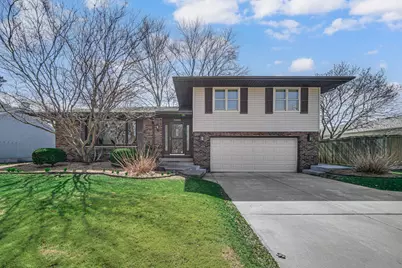 1004 Fran-Lin Parkway, Munster, IN 46321 - Photo 1