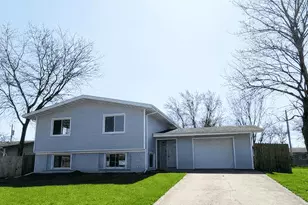 414 Sassafrass Dr, Valparaiso, IN 46385 - Photo 1