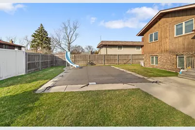 9536 Walnut Drive, Munster, IN 46321 - Photo 25