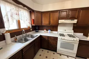 1810 W 95th Ct, Crown Point, IN 46307 - Photo 9