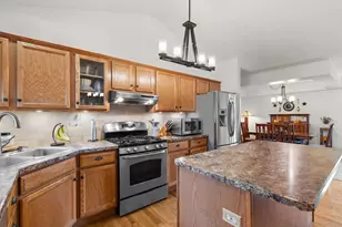 300 W 126th Pl, Crown Point, IN 46307 - Photo 9