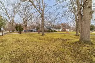 310 Edgemoor Dr, Trail Creek, IN 46360 - Photo 5