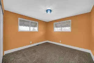 93 Lincoln Ave, Hobart, IN 46342 - Photo 17