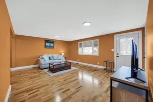 93 Lincoln Ave, Hobart, IN 46342 - Photo 5