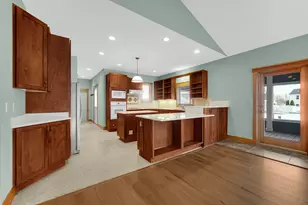 2425 Dickinson Rd, Chesterton, IN 46304 - Photo 11