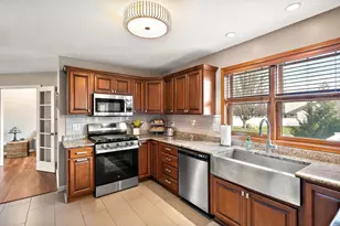 412 Chessington Dr, Crown Point, IN 46307 - Photo 5