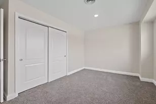 2600 W 59th Pl, Merrillville, IN 46410 - Photo 21