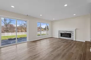 2600 W 59th Pl, Merrillville, IN 46410 - Photo 7