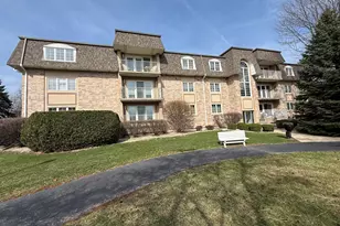 908 Swan Dr, Dyer, IN 46311 - Photo 1