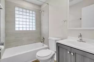 555 W Pine St, Griffith, IN 46319 - Photo 13