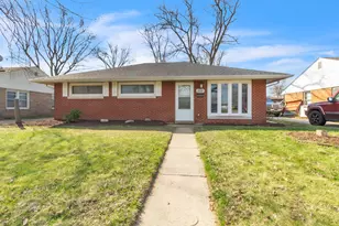 555 W Pine St, Griffith, IN 46319 - Photo 1