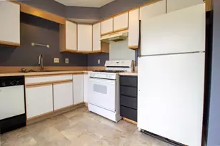 6081 Pennsylvania Dr, Merrillville, IN 46410 - Photo 17