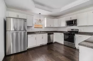 2352 Four Seasons Pkwy, Crown Point, IN 46307 - Photo 5