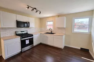 5768 Roosevelt Pl, Merrillville, IN 46410 - Photo 5