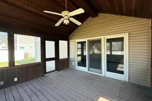 2710 Wood Dr, Dyer, IN 46311 - Photo 7