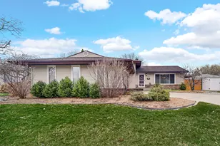 1814 Tulip Ln, Munster, IN 46321 - Photo 3