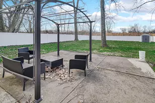 2455 W 61st Pl, Merrillville, IN 46410 - Photo 37