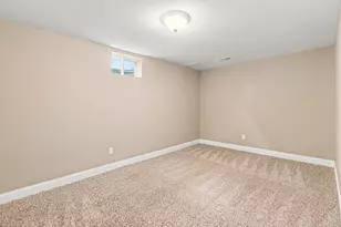 2411 Nottingham Dr, Valparaiso, IN 46383 - Photo 35