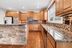 2411 Nottingham Dr, Valparaiso, IN 46383 - Photo 13