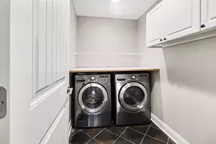 2411 Nottingham Dr, Valparaiso, IN 46383 - Photo 31