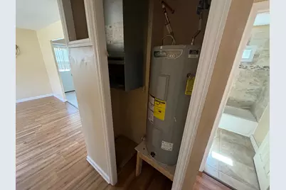 4247 W 19th Place, Gary, IN 46404 - Photo 9