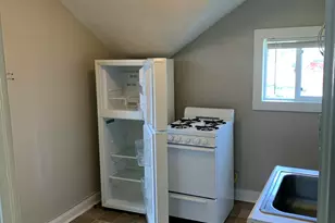 255 College Ave, Valparaiso, IN 46383 - Photo 9